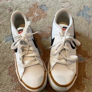 Women’s size 8.5 Nike Courts
